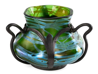 Ваза аквамарин в стиле &laquo;модерн&raquo; 1900 гг. *зеленое стекло, олово, эмали, литье, роспись 
На 