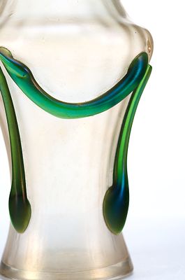 Ваза в технике иррезации Франция 1930 гг. *стекло, цветное стекло; ирригация 
Ваза плавной 