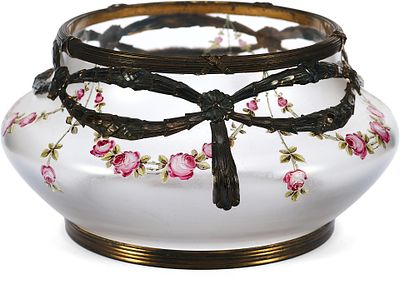 Ваза в стиле псевдо-ампир 19 век. Европа, конец XIX в 
*стекло, металл, штамп, роспись 
Ваза 