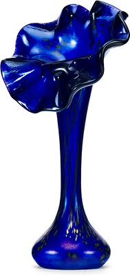 Ваза в стиле проекции Тифани Австрия. *цветное стекло; литье 
Высота: 37,5 см 
Ваза из цветного 