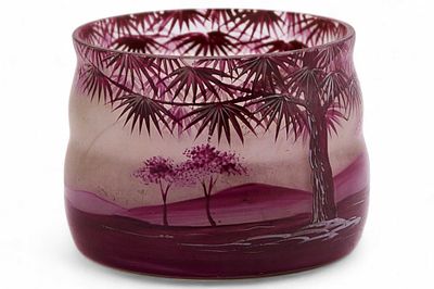 Ваза в стиле модерн &laquo;Jzliacs&raquo;, &laquo;Suans&raquo;, &laquo;m BK RED&raquo;. Европа, 1930 гг 
*стекло, роспись 
Ваза 