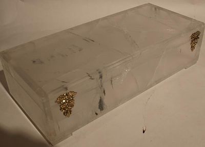 Шкатулка горный хрусталь. *горный хрусталь, резьба, шлифовка, полировка, металл 
Шкатулка 