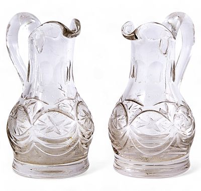 Столовый набор для уксуса и масла. Европа, начало ХХ в 
*стекло, литье, гранение 
Столовый набор 