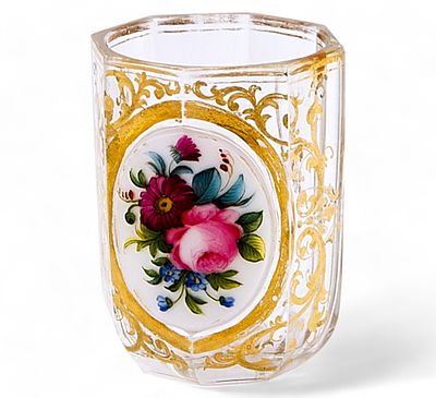 Стаканчик с букетом цветов 19 век. Богемия, вторая половина XIX в 
*бесцветное стекло, молочное 