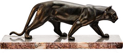 Бронзовая Скульптура "Львица" Европа 1920-1930 гг. бронза, литьё, мрамор, патинирование 
Имеется 