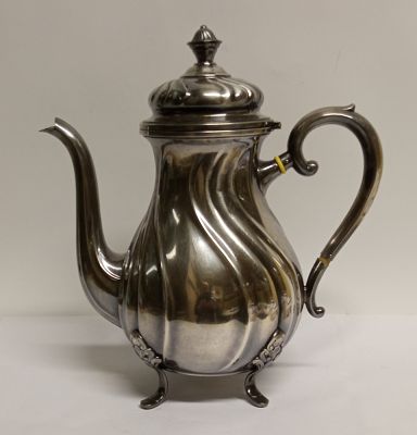 Кофейник посеребренный, Дания, 1920-е. Материал: Альпака 
Страна: Дания 
Год: 1925 
Автор: Карл 