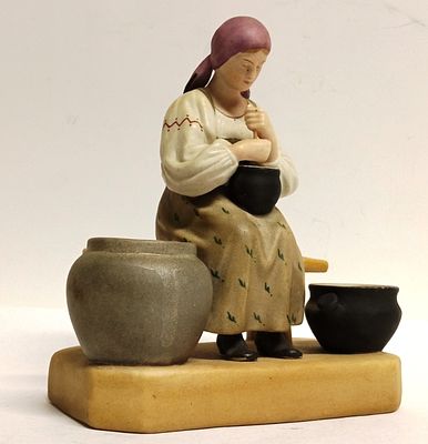 Статуэтка "Крестьянка с крынкой" Фарфортрест СССР 1927
