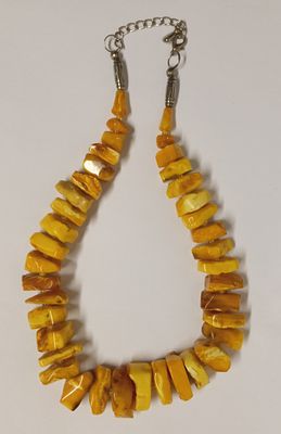 Бусы из крупного природного янтаря СССР Калининград. Материал: янтарь 
Страна: СССР 
Период: 