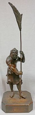 Древняя японская бронзовая статуэтка СТРАЖНИК. Страна: Япония 
Период: 18 век 
Высота без пики: 