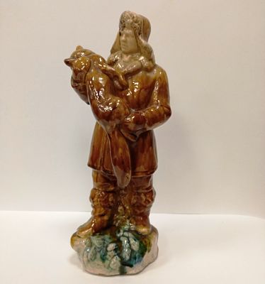 Статуэтка "Охотник с лисой", СССР, Гжель, 1950-е гг. Материал: Фарфор 
Страна: СССР 
Год: 1950 