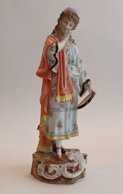 Скульптура &laquo;Девушка с бубном&raquo; Германия 1900-е. Материал: фарфор 
Автор: ERNST BOHNE 