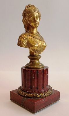 Скульптурный бюст девушки бронза Франция 1890-е. Автор: E. Jullien. Париж