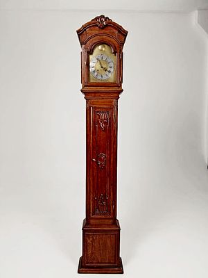 Напольные часы с резьбой из дуба 19 век Европа. Состояние: отличное, часы полностью 