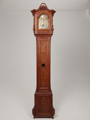 Напольные часы 18 века. Очень редкий механизм с одной гирей Европа. Резьба не накладная. Часы 