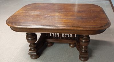 Стол журнальный Дуб Франция Франция 19 век. Длина: 103 сантиметров 
Ширина: 70 сантиметров 