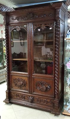 Дубовый Шкаф-витрина в стиле Ренессанс Франция 19 век. Длина: 145 сантиметров 
Ширина: 52 