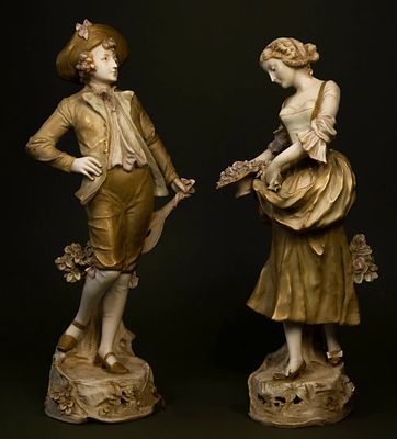 Парные фарфоровые скульптуры Музыкант и цветочница Ernst Wahliss Австрия 1920. Материал: Фарфор 