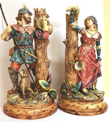 Скульптурные вазы парные Проводы на охоту майолика Франция 19 век. Высота: 49 сантиметров