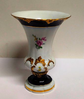 Ваза Мейсен Германия. Высота: 19 сантиметров 
Производитель: Meissen