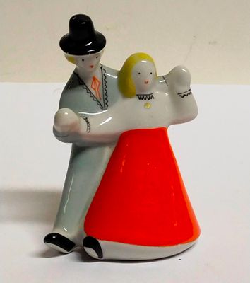Статуэтка Латышский танец Рига 1950-е гг. Высота: 10 сантиметров 
Производитель: Рижская 