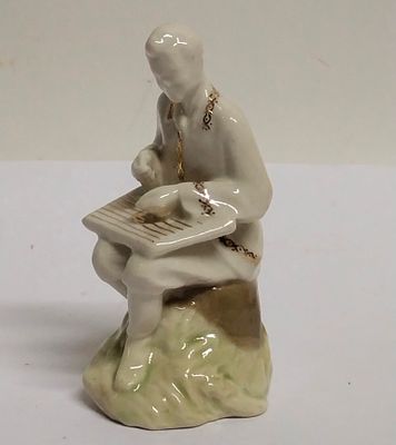 Статуэтка Гусляр СССР Минск. Высота: 9 сантиметров 
Производитель: Минский фарфоровый завод