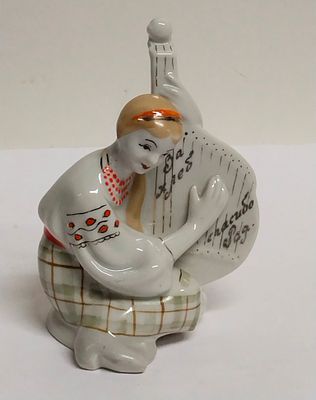 Фарфоровая статуэтка Цимбалистка Барановка СССР РЕДКОСТЬ. Длина: 8 сантиметров 
Высота: 11 