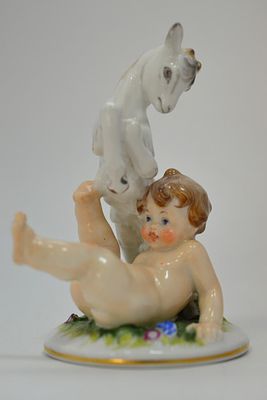 Статуэтка "Путти с козленком" Австрия 19 век. Страна: Австрия 
Производитель: Royal Vienna