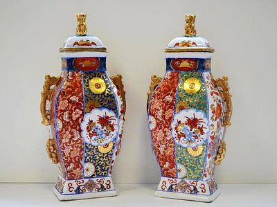 ШИКАРНЫЕ парные вазы фарфор позолота Китай 19 век. Материал: Фарфор 
Страна: Китай 
Время: 19 