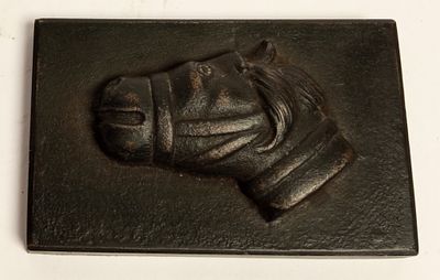 Пресс папье ШУТИХА Касли 1904 г. Чугун 
Клеймо Кас.з 1904 г 
Мочалин 
Горизонтально-лошадь 
