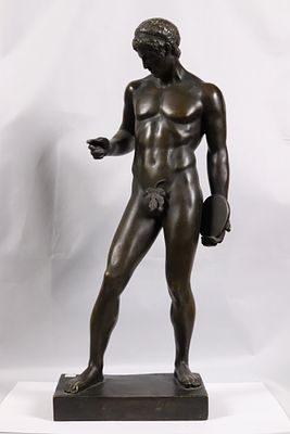 Бронзовая скульптура ДИСКОБОЛ. Европа начало века 
Тонированная бронза 
Высота 42 см