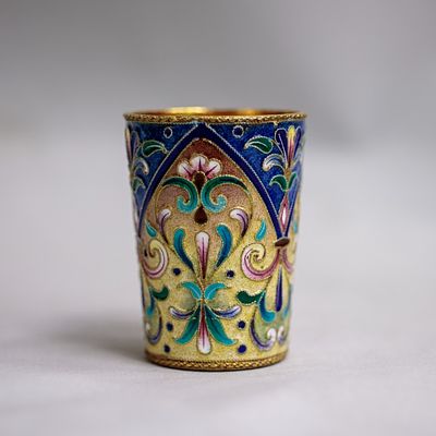 Стопка Серебро 84 эмали Россия 19 век. Серебро 84 Эмали , позолота 
Россия 19 век 
Вес 37 гр 