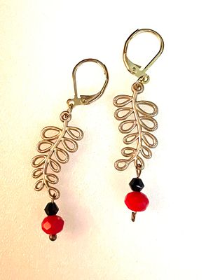 Эксклюзивные авторские серьги с натуральными граненными кораллами.
. Материалы: натуральный 