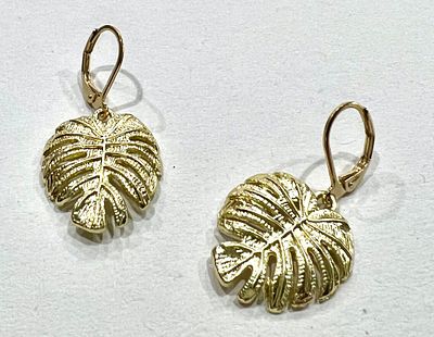 Эксклюзивные 3-мерные серьги &laquo;Золотые листья&raquo;
. Материалы: металл 
Размеры: высота серег 28 мм 