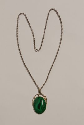 Малахитовый Кулон на цепочке. Ювелирный сплав, Малахит 
Размер вставки 4 х 3 см