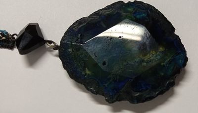 КРУПНЫЙ Кулон Моховой агат на цепочках. Размеры: 5 х 5,5 см 
Длина 45 см