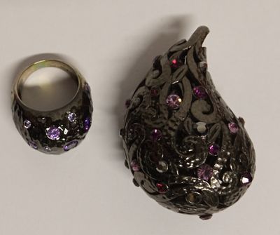 Модное Кольцо и Подвеска. Материал: Ювелирный сплав 
*Кольцо 3 х 2,5 см. 
размер 18.0 