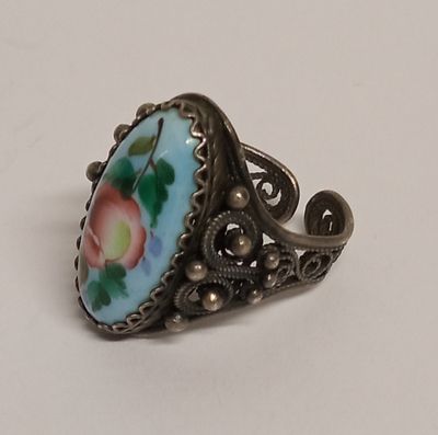 Кольцо Букет Ярославская финифть СССР. Безразмерное, от 18 и выше 
Ювелирный сплав