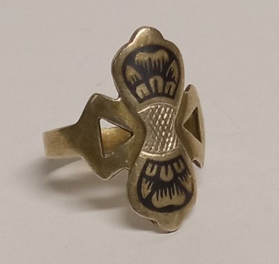 Кольцо серебряное Бант Великий Устюг Северная Чернь
. Материал: Серебро 925 пр 
Длина: 3 