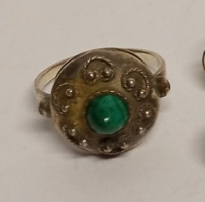 Кольцо Малахит филигрань. Материал: Малахит, ювелирный сплав 
кольцо 18,5