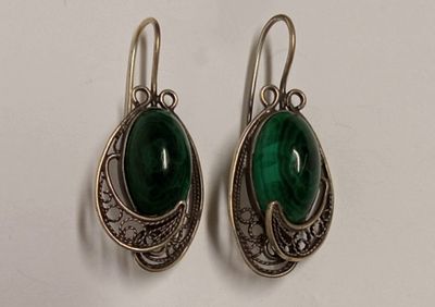Серьги Малахит филигрань. Материал: Малахит, ювелирный сплав 
серьги 3 см