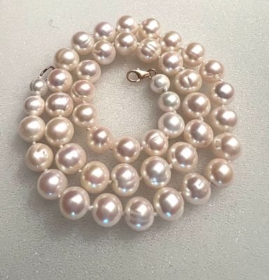 Эксклюзивное колье из крупного белого жемчуга с золотым замком. Материалы: натуральный жемчуг 