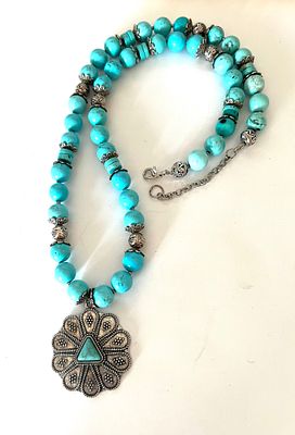 Роскошное украшение из натуральной цельной бирюзы с тибетской мандаллой благоденствия. Материалы 