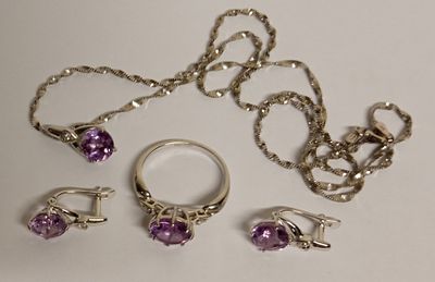 Гарнитур Аметист серебро 925 Россия. Гарнитур в составе кольцо, серьги, подвеска на цепи 