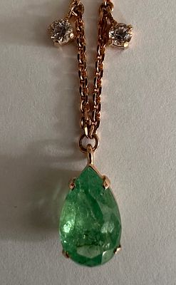 Золотое Колье с уральским Изумрудом
. Тип изделия Колье 
Металл Золото 
Пробы 585 
Основная 