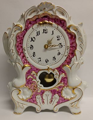 Настольные Фарфоровые часы . Материал: Фарфор 
Страна: Чехия 
Состояние: Отличное 
Ширина: 24 