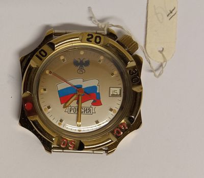 Часы механические командирские "Россия"
. Состояние: Отличное 
Диаметр: 4 сантиметров 
*в родной 