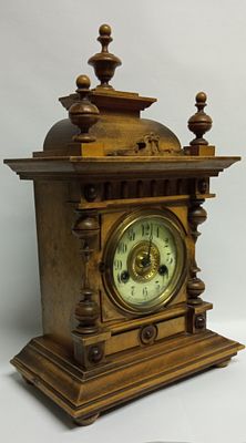 Часы Каминные в деревянном корпусе 19 век. Состояние: Отличное 
*Размеры 26 х 12 х 43 см 
На 