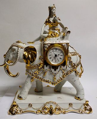 Часы Каминные фарфоровые Vittorio Sabadini Каподимонте Италия. Материал: Фарфор 
Страна: Италия 