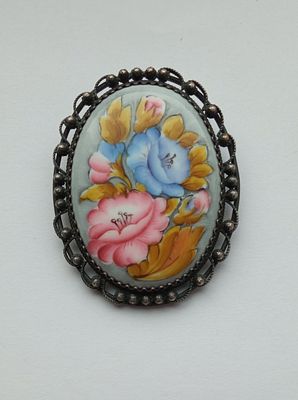 Брошь РУССКИЙ СТИЛЬ финифть СССР. СССР 70-80 гг. 
Русский стиль. 
Мельхиор, скань, зернь 
