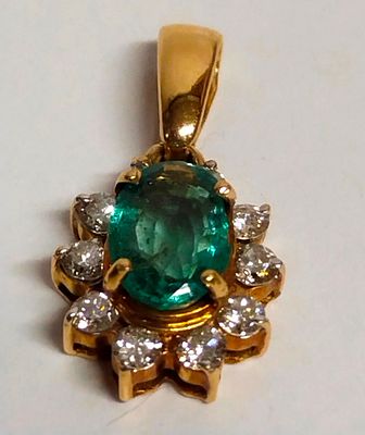Подвеска Изумруд в золоте и бриллиантах СССР 1950-е. Материалы: крупный изумруд, 10 бриллиантов 